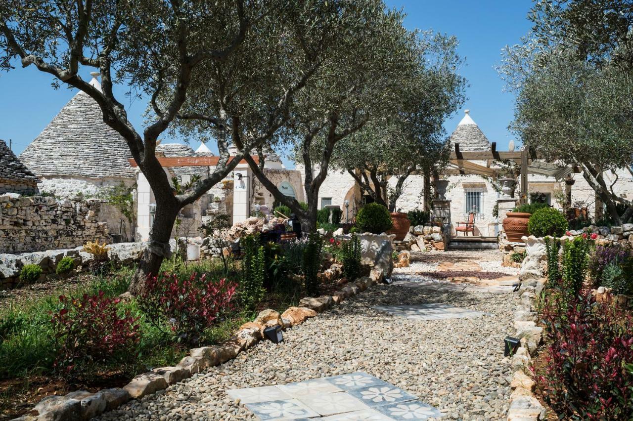 16 Trulli E Giardini Apartment Alberobello Bagian luar foto